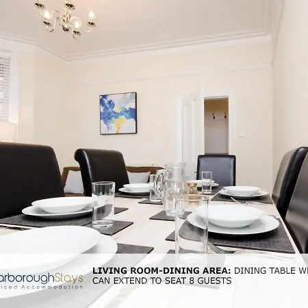 - Victorian Townhouse - 5 Bedrooms - Sleeps 9 בית נופש