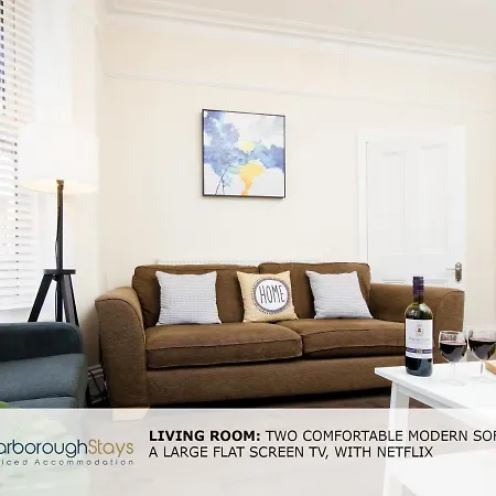 - Victorian Townhouse - 5 Bedrooms - Sleeps 9 בית נופש *