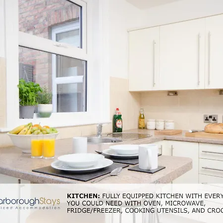 בית נופש - Victorian Townhouse - 5 Bedrooms - Sleeps 9 *
