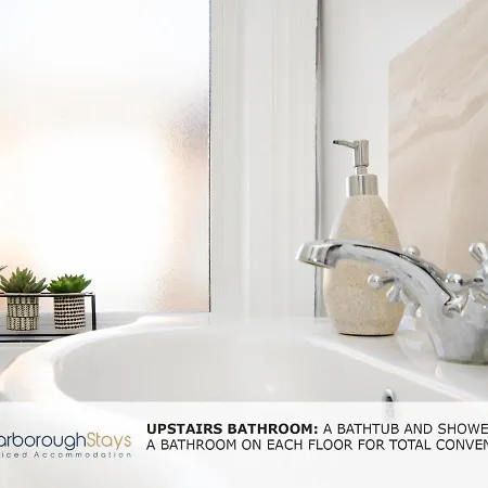 בית נופש - Victorian Townhouse - 5 Bedrooms - Sleeps 9 *