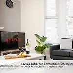 بيت للعطل - Victorian Townhouse - 5 Bedrooms - Sleeps 9 سكرابورو