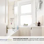 - Victorian Townhouse - 5 Bedrooms - Sleeps 9