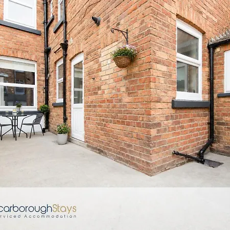 - Victorian Townhouse - 5 Bedrooms - Sleeps 9 Nyaraló