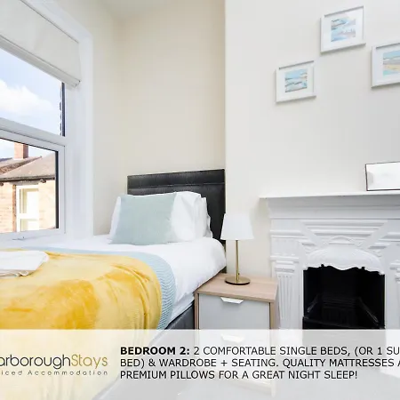 Holiday home - Victorian Townhouse - 5 Bedrooms - Sleeps 9 *