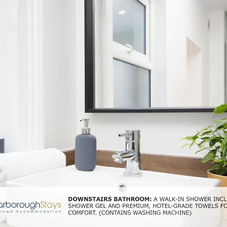 - Victorian Townhouse - 5 Bedrooms - Sleeps 9 펜션 *