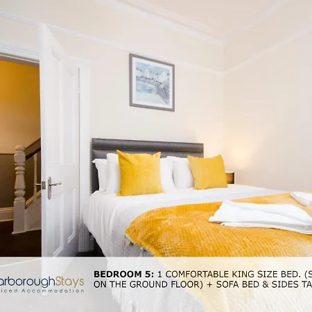 Holiday home - Victorian Townhouse - 5 Bedrooms - Sleeps 9 *