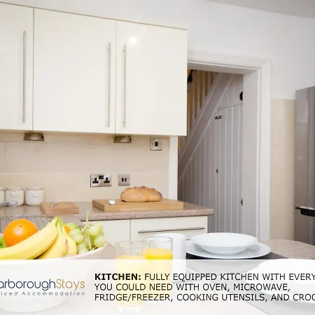 Holiday home - Victorian Townhouse - 5 Bedrooms - Sleeps 9