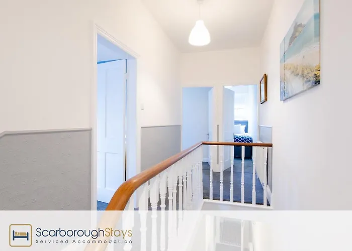 - Victorian Townhouse - 5 Bedrooms - Sleeps 9