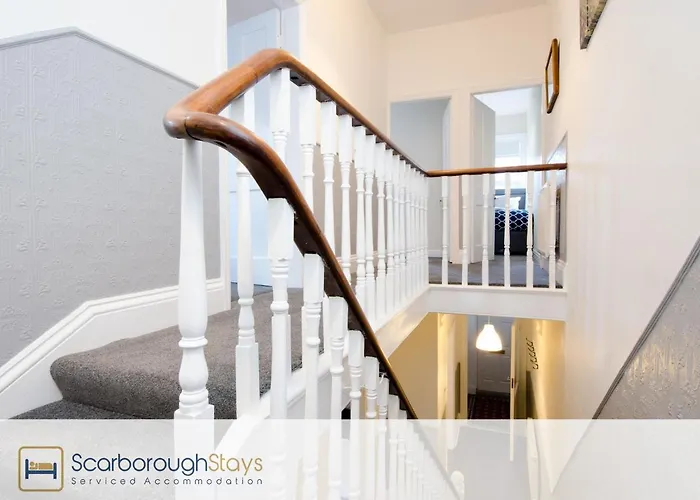 - Victorian Townhouse - 5 Bedrooms - Sleeps 9