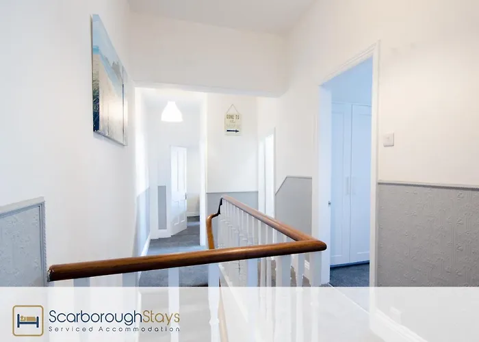 - Victorian Townhouse - 5 Bedrooms - Sleeps 9 * سكرابورو