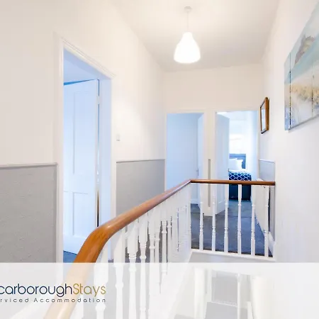 - Victorian Townhouse - 5 Bedrooms - Sleeps 9