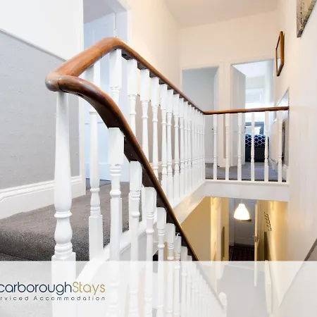 - Victorian Townhouse - 5 Bedrooms - Sleeps 9